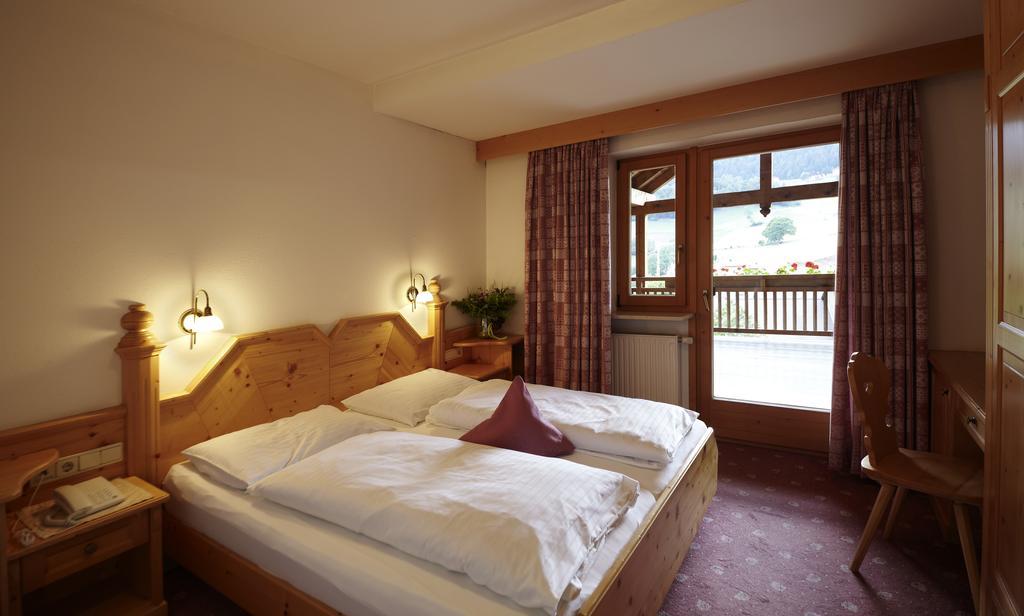 Hotel Zum Loewen - Al Leone Meltina Room photo