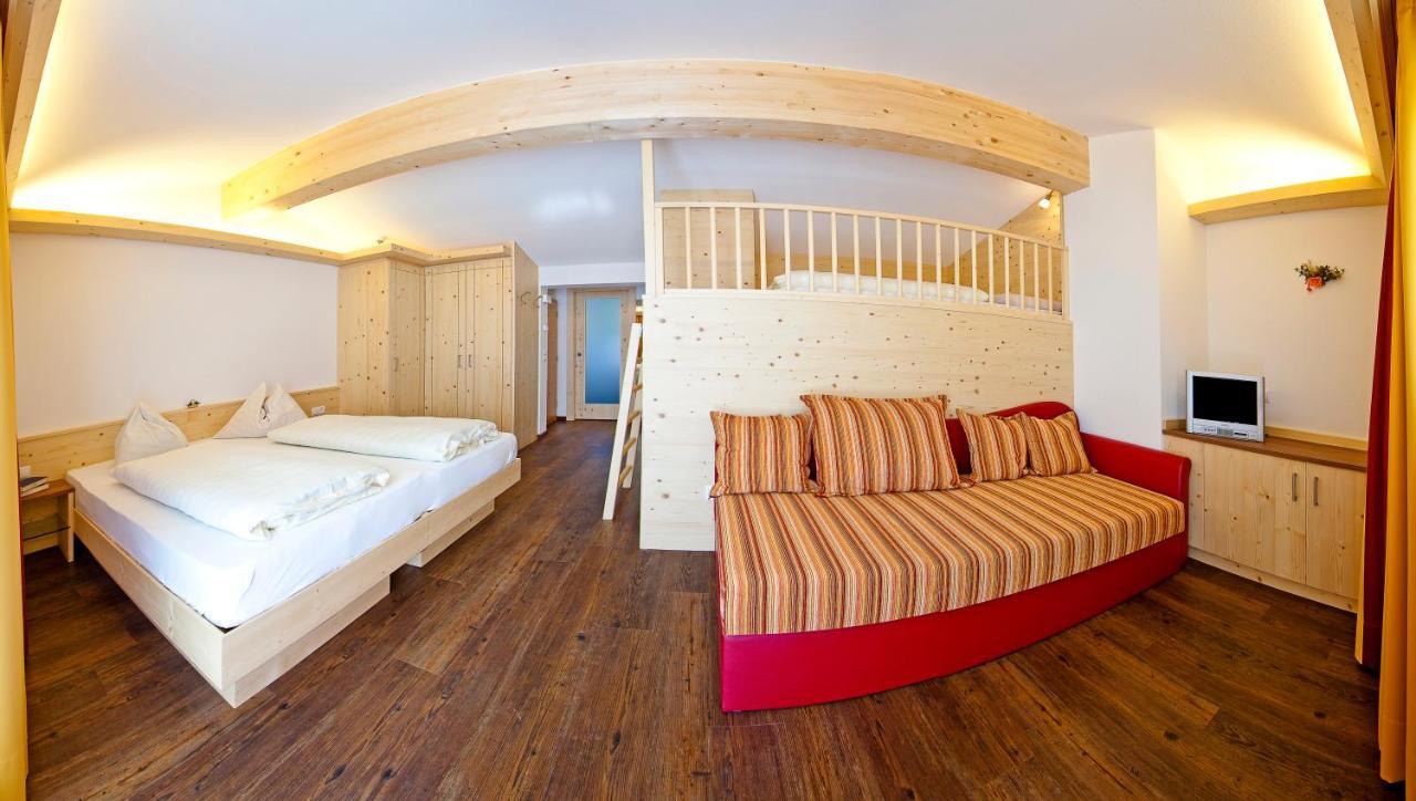 Hotel Zum Loewen - Al Leone Meltina Room photo